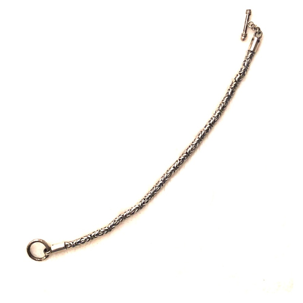 Striking silver bracelet
